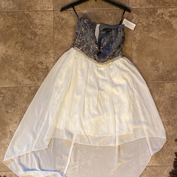 Juniors strapless formal - Picture 4 of 6